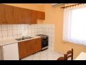 Apartementen Ante - 50 M from the sea : A1(5), A2(8) Seget Vranjica - Riviera Trogir  - Appartement - A1(5): keuken en eetkamer