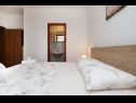 Apartementen Ante - 50 M from the sea : A1(5), A2(8) Seget Vranjica - Riviera Trogir  - Appartement - A2(8): slaapkamer