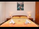 Apartementen Ante - 50 M from the sea : A1(5), A2(8) Seget Vranjica - Riviera Trogir  - Appartement - A2(8): slaapkamer