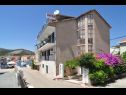 Apartementen Snješka  - 20 m from the sea : A1(9), A2(6+2) Seget Vranjica - Riviera Trogir  - huis