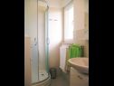 Apartementen Tih - 20 m from sea: A1 Ruzmarin(2+2), A2 Maslina(2+2) Sevid - Riviera Trogir  - Appartement - A1 Ruzmarin(2+2): badkamer met toilet