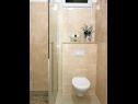 Apartementen Tih - 20 m from sea: A1 Ruzmarin(2+2), A2 Maslina(2+2) Sevid - Riviera Trogir  - Appartement - A2 Maslina(2+2): badkamer met toilet