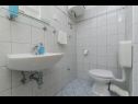 Apartementen Mil - 80m from the sea A1(4+1), A2(2) Sevid - Riviera Trogir  - Appartement - A2(2): badkamer met toilet