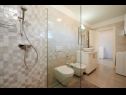 Apartementen Dora - free parking: A1(4), SA2(3), A3(2+2) Trogir - Riviera Trogir  - Appartement - A3(2+2): badkamer met toilet