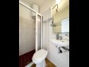 Apartementen Kaza - 50m from the beach with parking: A1(2), A2(2), A3(6) Trogir - Riviera Trogir  - Appartement - A1(2): badkamer met toilet