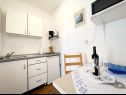 Apartementen Kaza - 50m from the beach with parking: A1(2), A2(2), A3(6) Trogir - Riviera Trogir  - Appartement - A1(2): keuken en eetkamer