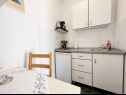 Apartementen Kaza - 50m from the beach with parking: A1(2), A2(2), A3(6) Trogir - Riviera Trogir  - Appartement - A2(2): keuken en eetkamer