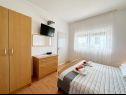 Apartementen Kaza - 50m from the beach with parking: A1(2), A2(2), A3(6) Trogir - Riviera Trogir  - Appartement - A2(2): slaapkamer