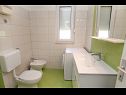 Apartementen Laura - 20m from the sea A4(6) Trogir - Riviera Trogir  - Appartement - A4(6): badkamer met toilet