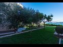 Apartementen Marijan - beautiful view: A1(6) Trogir - Riviera Trogir  - moestuin