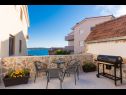 Apartementen Marijan - beautiful view: A1(6) Trogir - Riviera Trogir  - barbecue (huis en omgeving)