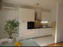 Apartementen Marin1 - near pebble beach: A1(2+2), A2(2+2) Trogir - Riviera Trogir  - Appartement - A2(2+2): keuken en eetkamer