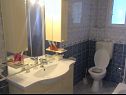 Apartementen Ivy - spacious with free parking: A1(4) Trogir - Riviera Trogir  - Appartement - A1(4): badkamer met toilet