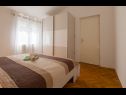 Apartementen Petar - great location close to the sea: A1 Donji (4+2), A2 Gornji (4+2) Trogir - Riviera Trogir  - Appartement - A2 Gornji (4+2): slaapkamer
