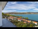 Apartementen Petar - great location close to the sea: A1 Donji (4+2), A2 Gornji (4+2) Trogir - Riviera Trogir  - Appartement - A2 Gornji (4+2): uitzicht op zee