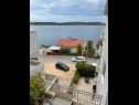 Apartementen Marin2- near beach: A3(4+2) Trogir - Riviera Trogir  - parkeerplaats (huis en omgeving)