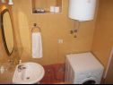 Apartementen en kamers Jare - in old town R1 zelena(2), A2 gornji (2+2) Trogir - Riviera Trogir  - badkamer met toilet