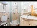 Apartementen Mare - near city center A1 (4+1), A2 (2+1), A3 (2+1) Trogir - Riviera Trogir  - Appartement - A1 (4+1): badkamer met toilet