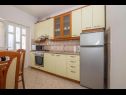 Apartementen Mari - barbecue: A1Lile (4), A2Lile (2+2) Vinisce - Riviera Trogir  - Appartement - A1Lile (4): keuken