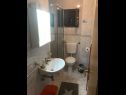 Apartementen Ante - perfect sea view: A1(2+2), A2(2+2) Vinisce - Riviera Trogir  - Appartement - A1(2+2): badkamer met toilet