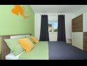 Apartementen Paž - 28m from the beach: A1(4+2), A2(2+1), A3(4+1) Vinisce - Riviera Trogir  - Appartement - A1(4+2): slaapkamer