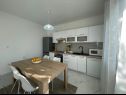 Apartementen Paž - 28m from the beach: A1(4+2), A2(2+1), A3(4+1) Vinisce - Riviera Trogir  - Appartement - A1(4+2): keuken en eetkamer