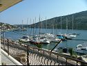 Apartementen Mar - 10m from the sea: A1(5+1), A2(6) Vinisce - Riviera Trogir  - uitzicht vanaf terras (huis en omgeving)
