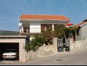 Apartementen Ivo - barbecue: A1(2+1) Vinisce - Riviera Trogir  - huis