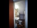 Apartementen Ivan - close to the sea: A1(8+1), A2(2) Vinisce - Riviera Trogir  - Appartement - A1(8+1): badkamer met toilet