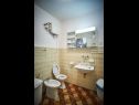 Apartementen Ivan - close to the sea: A1(8+1), A2(2) Vinisce - Riviera Trogir  - Appartement - A1(8+1): badkamer met toilet