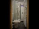 Apartementen Ivan - close to the sea: A1(8+1), A2(2) Vinisce - Riviera Trogir  - Appartement - A2(2): badkamer met toilet