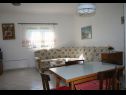 Apartementen Jere - 30 m from beach: A1(4+1), A2(2+1) Vinisce - Riviera Trogir  - Appartement - A2(2+1): woonkamer