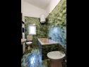 Apartementen Petar - 30m from the sea: A1(7) Vinisce - Riviera Trogir  - Appartement - A1(7): badkamer met toilet