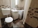 Apartementen Srđan - 10 m from the beach : A1(4), A2(2+1), A3(4+1) Vinisce - Riviera Trogir  - Appartement - A1(4): badkamer met toilet