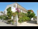 Apartementen Paž - 28m from the beach: A1(4+2), A2(2+1), A3(4+1) Vinisce - Riviera Trogir  - huis