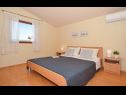 Apartementen Paž - 28m from the beach: A1(4+2), A2(2+1), A3(4+1) Vinisce - Riviera Trogir  - Appartement - A2(2+1): slaapkamer