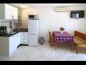 Apartementen Sunce - next to the sea A1(4+1) Vinisce - Riviera Trogir  - Appartement - A1(4+1): keuken en eetkamer