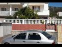 Apartementen Mari - barbecue: A1Lile (4), A2Lile (2+2) Vinisce - Riviera Trogir  - parkeerplaats