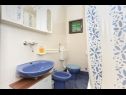 Vakantiehuizen Marcelo - with terrace : H(5+3) Vinisce - Riviera Trogir  - Kroatië  - H(5+3): badkamer met toilet