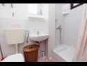 Apartementen Jere - 30 m from beach: A1(4+1), A2(2+1) Vinisce - Riviera Trogir  - Appartement - A2(2+1): badkamer met toilet