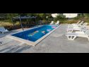 Apartementen Marino - with parking : A1(4+2), A2(4+2) Vinisce - Riviera Trogir  - zwembad