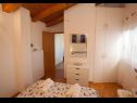 Apartementen Sora - 80 m from sea: A1(2+1), A2(4+2) Preko - Eiland Ugljan  - Appartement - A1(2+1): slaapkamer