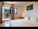 Apartementen Tiho - 10m from the beach: SA1 potkrovlje(2+1), A2 1. kat(4+1) Preko - Eiland Ugljan  - Appartement - A2 1. kat(4+1): slaapkamer