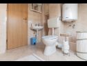 Apartementen Tiho - 10m from the beach: SA1 potkrovlje(2+1), A2 1. kat(4+1) Preko - Eiland Ugljan  - Studio-appartment - SA1 potkrovlje(2+1): badkamer met toilet