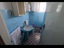 Apartementen Mili- 50 m from beach and economical A1(6) Sutomiscica - Eiland Ugljan  - Appartement - A1(6): badkamer met toilet
