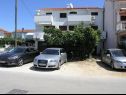 Apartementen Ana- next to the sea A1(2+2), A2(2+3), A3(2+2), A4(2+3) Bibinje - Riviera Zadar  - parkeerplaats (huis en omgeving)