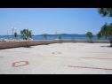Apartementen Sor - on the beach: SA1(2+1), A1(4+1), A2(2+2), A3(2+2) Bibinje - Riviera Zadar  - parkeerplaats (huis en omgeving)