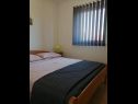 Apartementen Fuzi - 50 m from sea: A1(2+1), SA4(2) Bibinje - Riviera Zadar  - Appartement - A1(2+1): slaapkamer