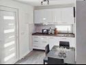 Apartementen Fuzi - 50 m from sea: A1(2+1), SA4(2) Bibinje - Riviera Zadar  - Studio-appartment - SA4(2): keuken en eetkamer