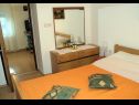 Apartementen Niko - 40m from the beach: A1(2+2), A2(3+2), A3(4+2) Donji Karin - Riviera Zadar  - Appartement - A1(2+2): slaapkamer